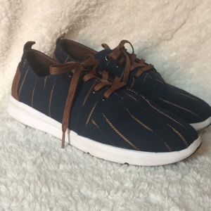 Toms sneakers